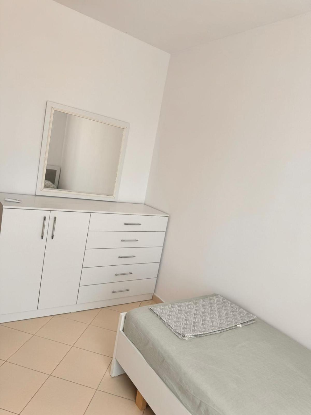 Holiday Apartments 5 Дуррес Екстер'єр фото