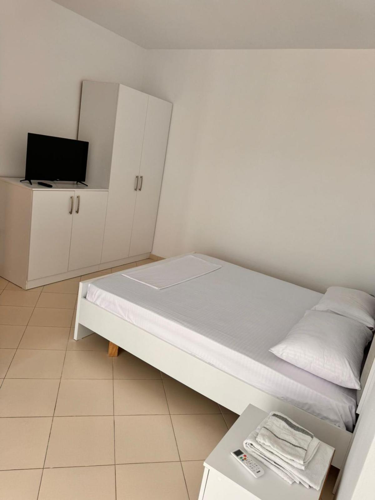 Holiday Apartments 5 Дуррес Екстер'єр фото